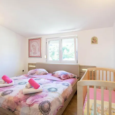 Apartment 3 Bedroom Beautiful In