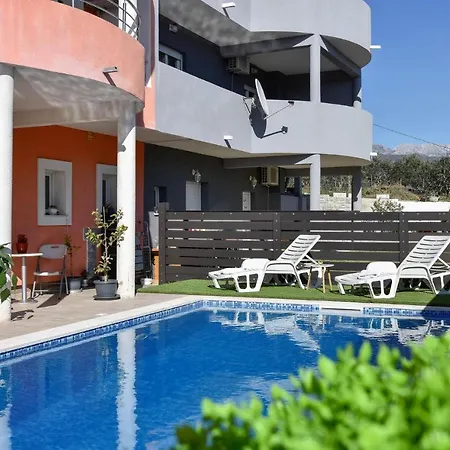 Apartment 3 Bedroom Beautiful In *