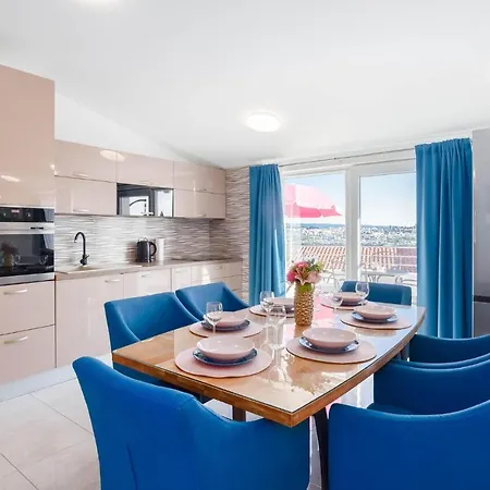 3 Bedroom Beautiful In Apartment Solin