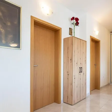 3 Bedroom Beautiful In Apartment *