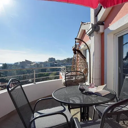 Apartment 3 Bedroom Beautiful In