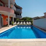 3 Bedroom Beautiful In 솔린