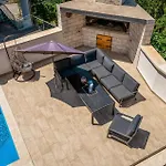 3 Bedroom Beautiful In 아파트 *