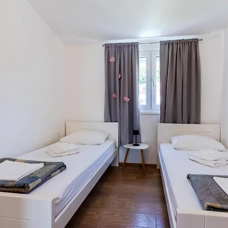 3 Bedroom Beautiful In Lejlighed *