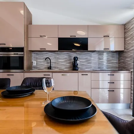 3 Bedroom Beautiful In Lejlighed Solin