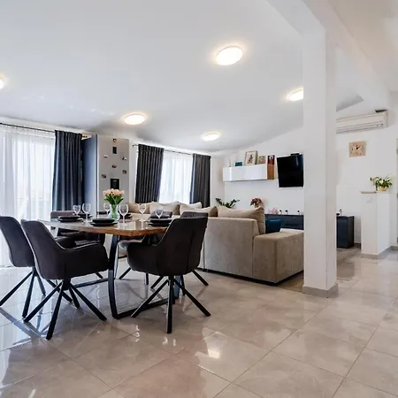 3 Bedroom Beautiful In *