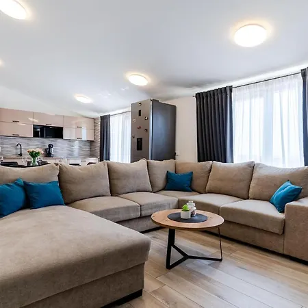 3 Bedroom Beautiful In Solin